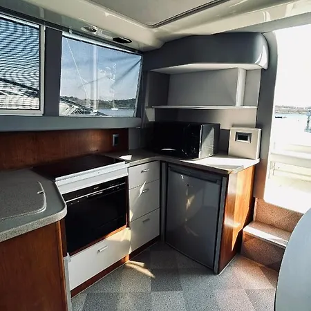 Πλωτό κατάλυμα Dream Night Boats Πόρετς