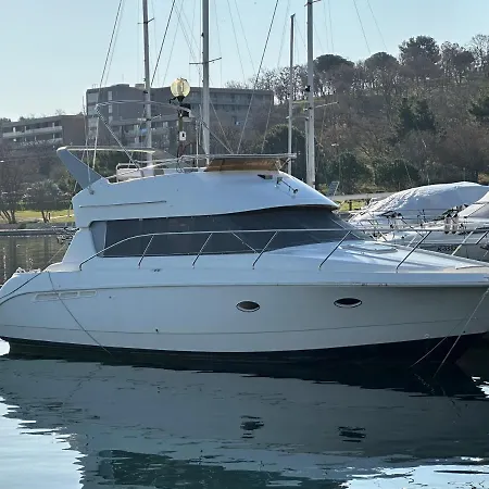 Πλωτό κατάλυμα Dream Night Boats Πόρετς